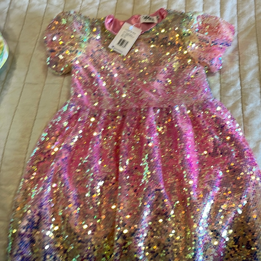 Shimmery dress with sequins